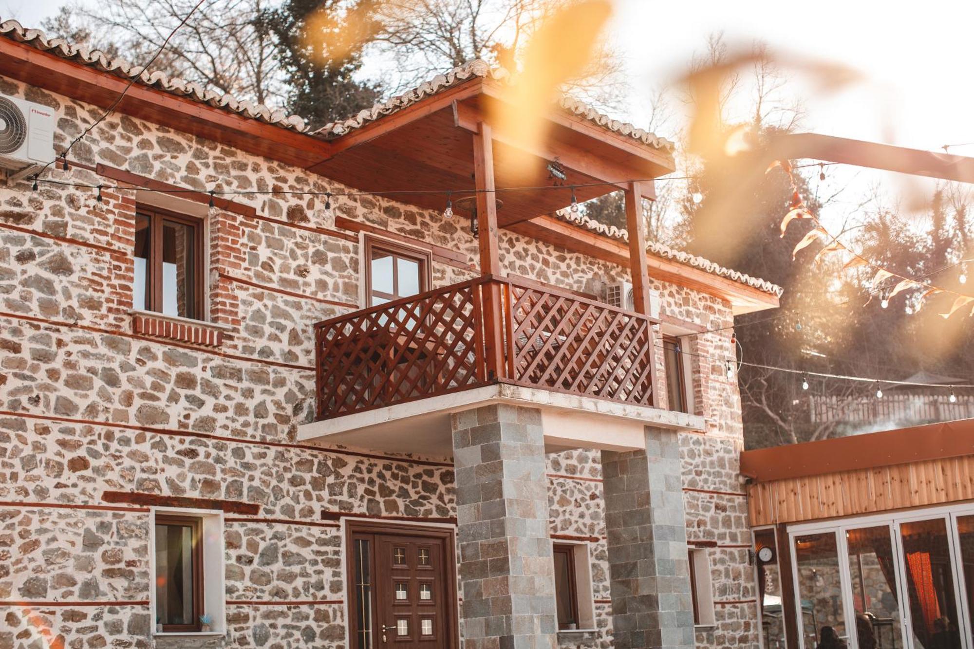 Keshtjella Xhabeqos Otel Ljaknasi Dış mekan fotoğraf