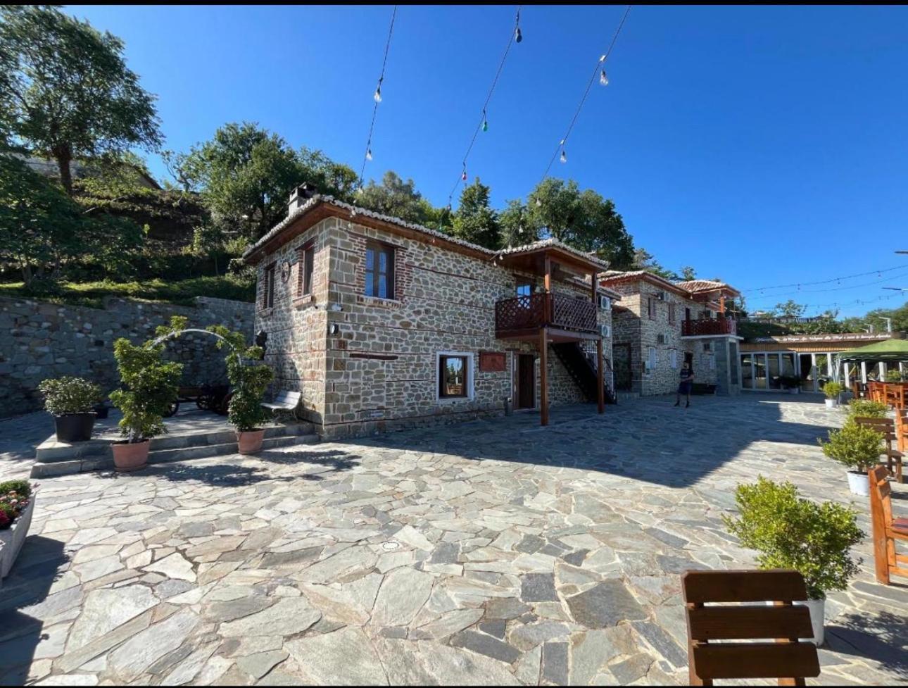 Keshtjella Xhabeqos Otel Ljaknasi Dış mekan fotoğraf