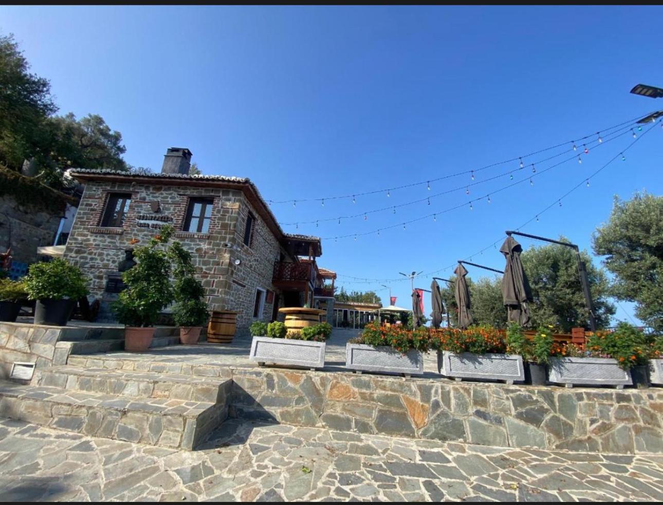 Keshtjella Xhabeqos Otel Ljaknasi Dış mekan fotoğraf