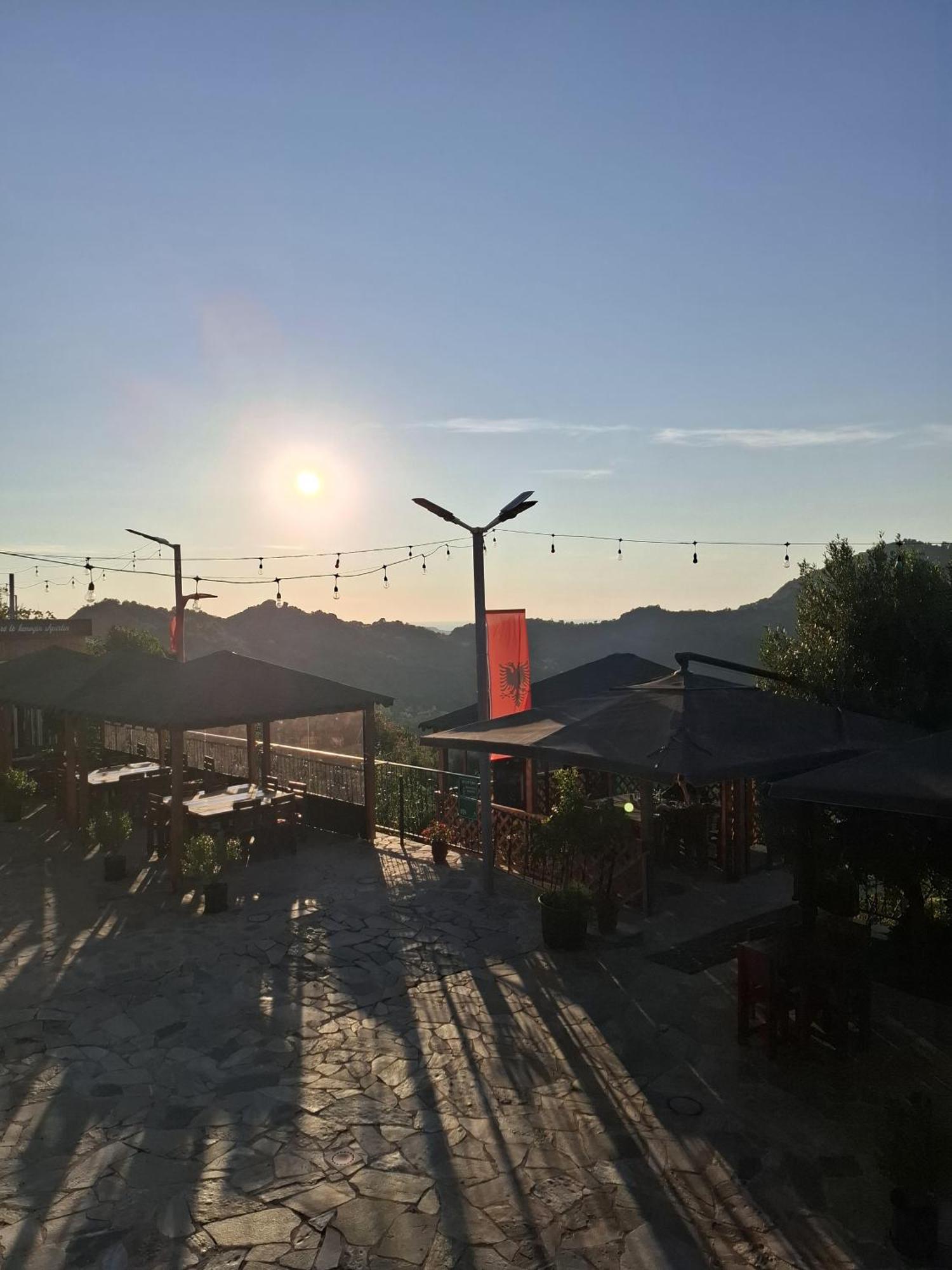 Keshtjella Xhabeqos Otel Ljaknasi Dış mekan fotoğraf