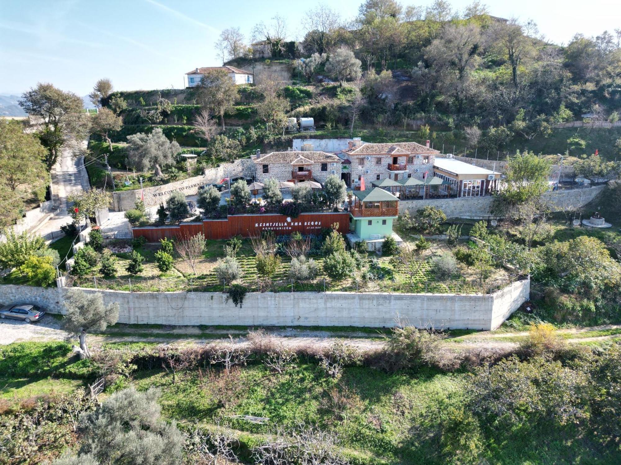 Keshtjella Xhabeqos Otel Ljaknasi Dış mekan fotoğraf