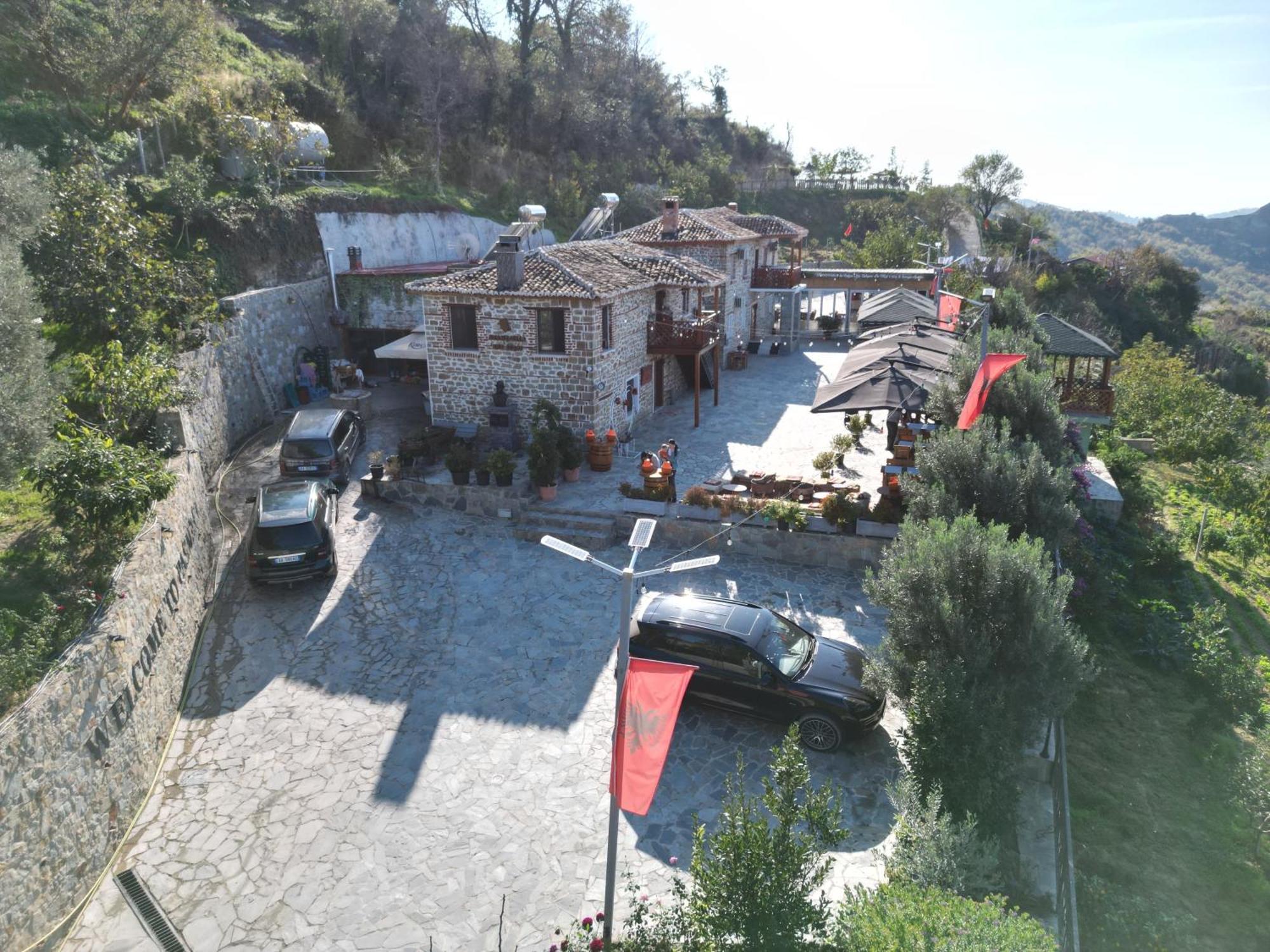 Keshtjella Xhabeqos Otel Ljaknasi Dış mekan fotoğraf