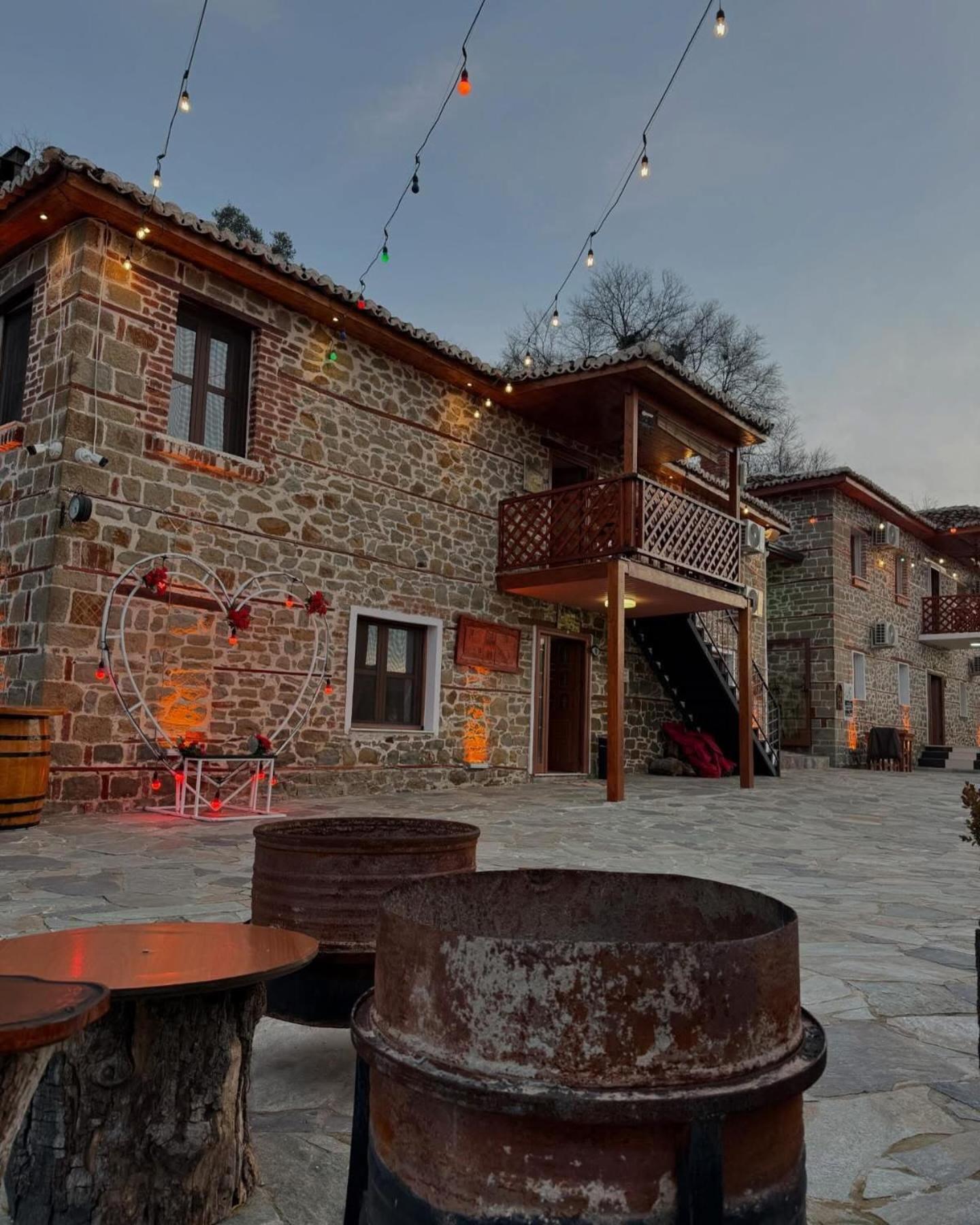 Keshtjella Xhabeqos Otel Ljaknasi Dış mekan fotoğraf