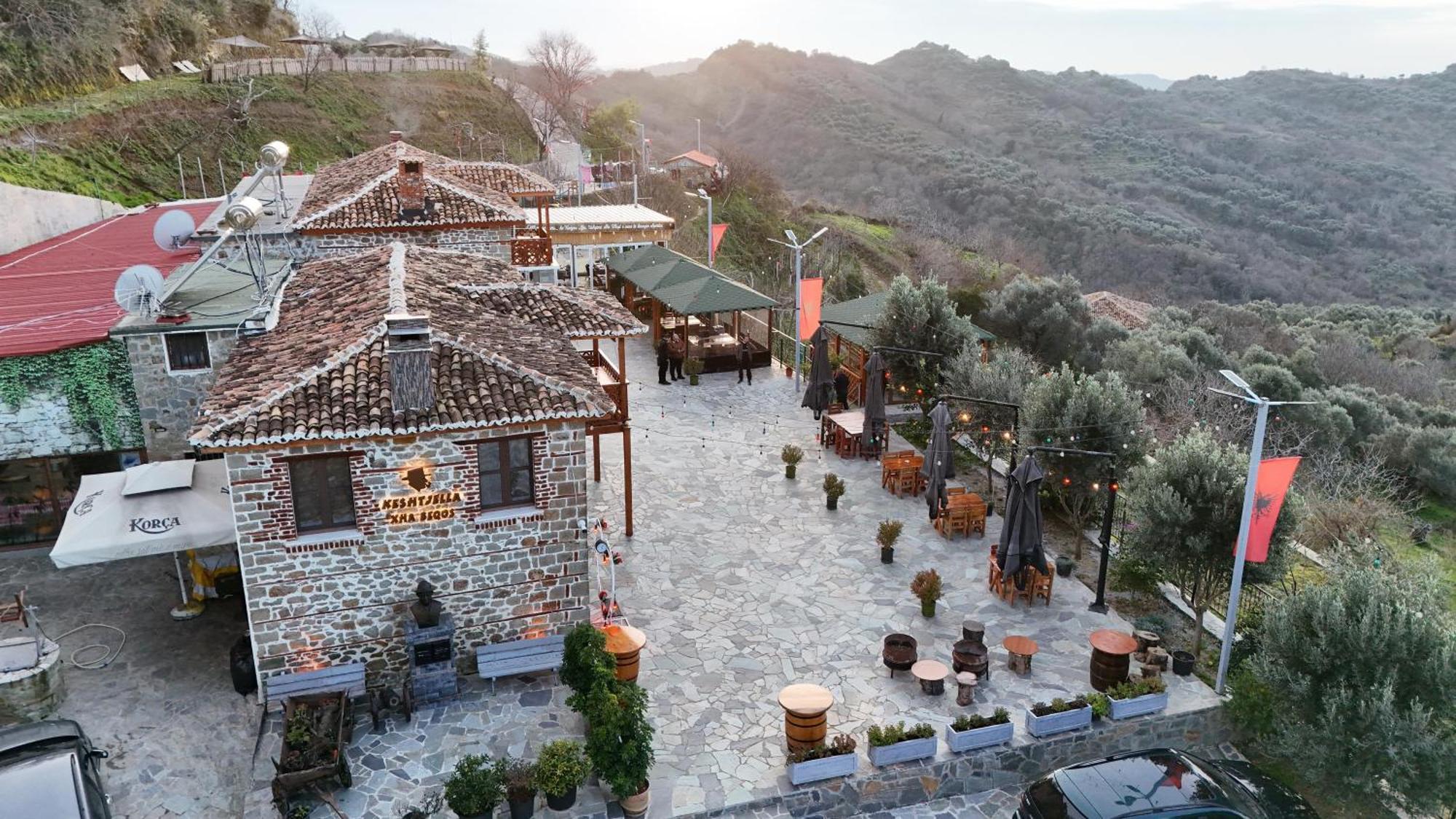 Keshtjella Xhabeqos Otel Ljaknasi Dış mekan fotoğraf