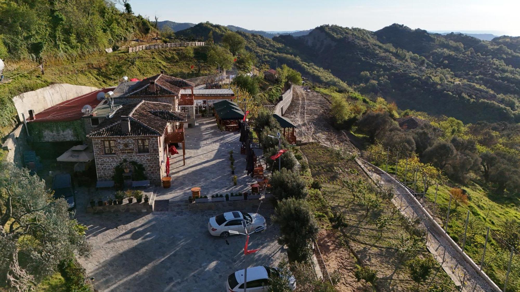Keshtjella Xhabeqos Otel Ljaknasi Dış mekan fotoğraf